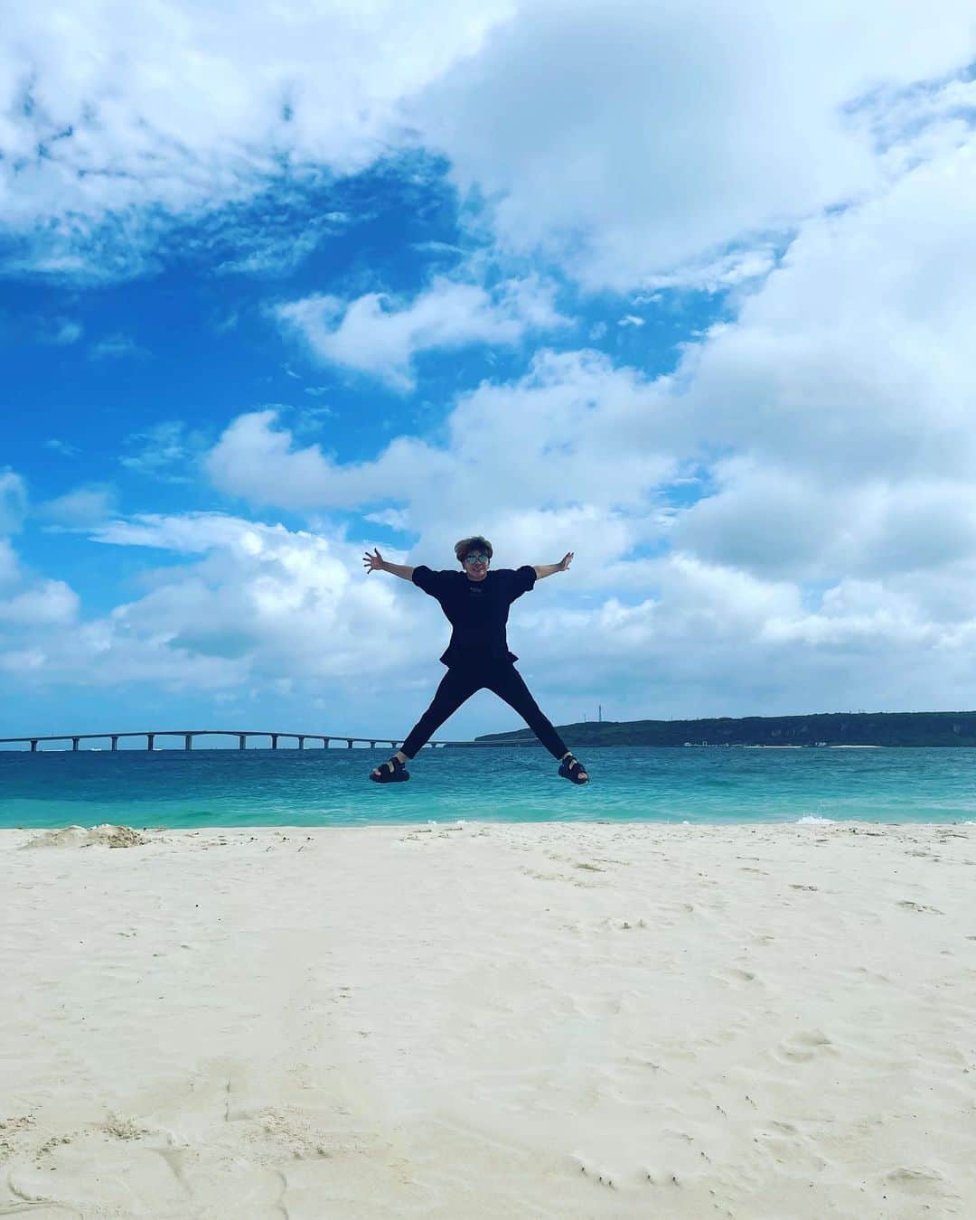 山田親太朗のインスタグラム：「楽しく生きていこー！ みんなに優しくして生きていこー！」