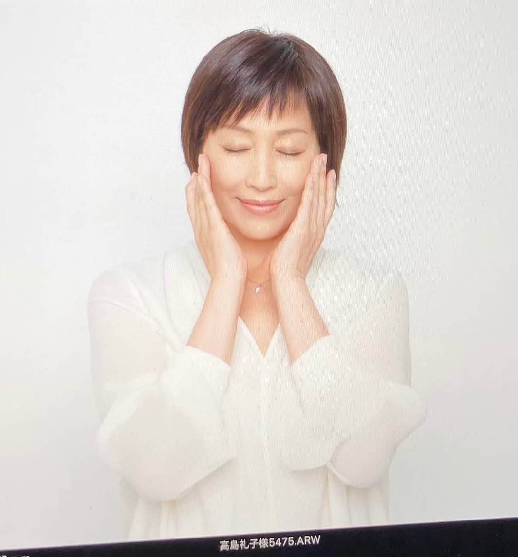 高島礼子さんのインスタグラム写真 - (高島礼子Instagram)「【マネージャーより】 この度、高島が美容液のwebCMに起用していただきました✨ この写真は撮影中の一枚です♪ （画面を撮影したため、粗くて申し訳ございません💦） 詳しくは 『クロノセル』で検索していただけたらと思います✨ #ファビウス  #fabius  #クロノセル  #chronocell  #美容液  #高島礼子」7月20日 17時24分 - reico.official