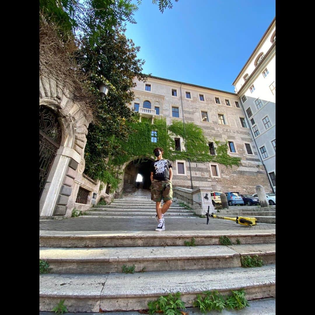 木村拓哉さんのインスタグラム写真 - (木村拓哉Instagram)「「はいっ‼︎ こちらでも8000歩以上は歩いてます。 日陰を選びながらですが…。 皆さんはどんな１日でしたか？」   STAYSAFE‼︎   拓哉 #木村拓哉#Takuya Kimura」7月20日 18時10分 - takuya.kimura_tak