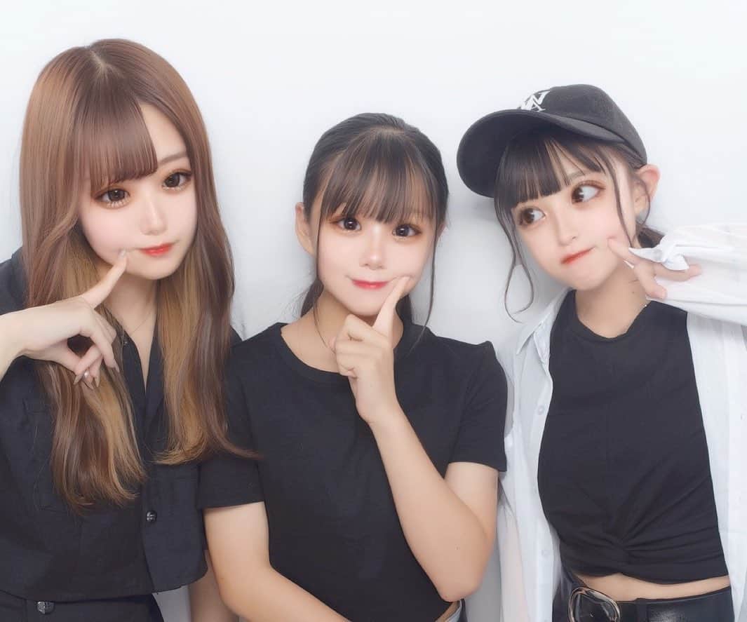 みみパパのインスタグラム：「. みなみチャンネル、本日で3周年です！いつも応援ありがとうございます。これからもみなみ家をよろしくお願いします。🙇‍♂️  #みなみチャンネル #3周年」