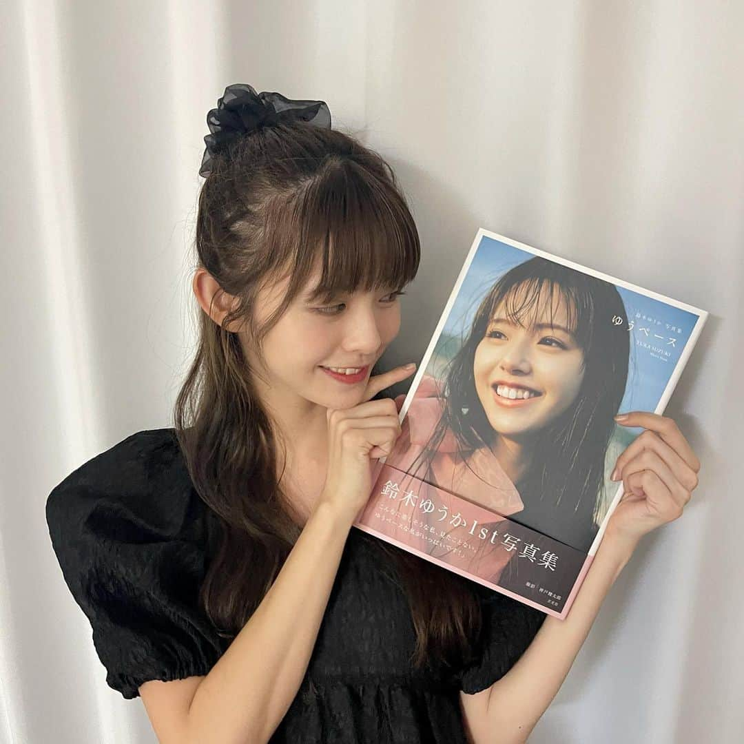 鈴木ゆうかさんのインスタグラム写真 - (鈴木ゆうかInstagram)「.  1st写真集「ゆうペース」本日発売です！  この日を無事に迎えられて幸せです こんなに素を出したのははじめてなので なんだか恥ずかしい気持ちもあり... でも今の私がぎゅっと詰まった とても私らしい1冊になっていると思います  すでにたくさんのメンションやタグ付け ありがとうございます！全部みています！ 是非目を合わせて撮ってみてね👀🤍  改めてこの本に携わってくださった 全ての皆様ありがとうございました  たくさんの皆様に届き 心に残りますように...♡  #ゆうペース」7月20日 20時33分 - yuu_pl