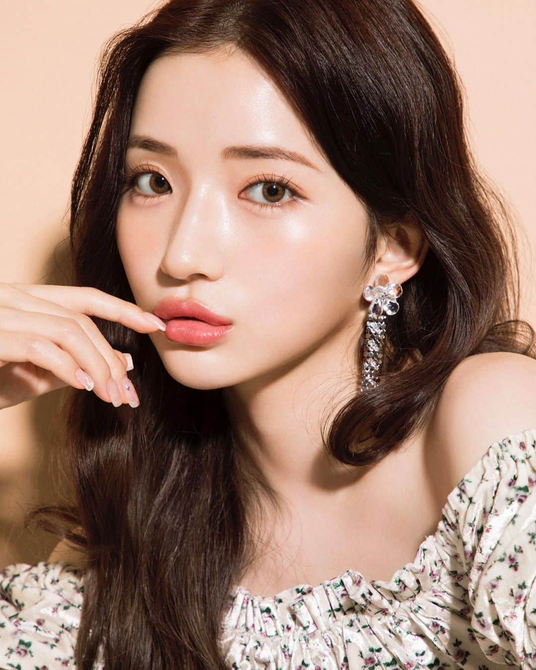 南りほのインスタグラム：「@vivi_mag_official 📚 9月号🧡」