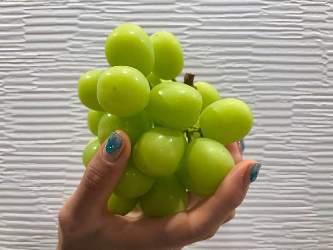 新谷仁美さんのインスタグラム写真 - (新谷仁美Instagram)「岡山県のシャインマスカット🍇🍇🍇 桃はよく食べてたけどこのマスカットは食べた記憶がない😳みずみずしくて美味しかった！」7月20日 20時56分 - iam_hitominiiya