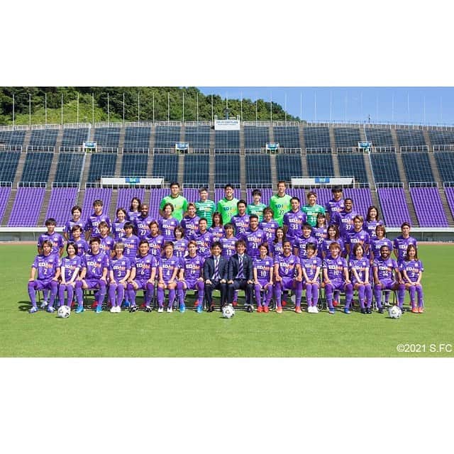 増矢理花のインスタグラム：「. 写真撮影でした🐻🟣 @sanfrecce.official  @sanfrecce.regina.official」