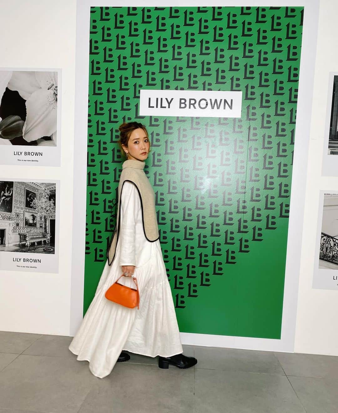 田中里奈さんのインスタグラム写真 - (田中里奈Instagram)「新生LILY BROWNとの出会い💚  10周年にして、Lily BrownからLILY BROWNへ。 元々のリリーブラウンのヴィンテージライクの世界観が、より幅広い層が楽しめる洗練された雰囲気に✨ 古着っていうより質のいいヴィンテージって感じでかなりよかった…！  今日は着て行った私服の真っ白なカレンソロジーのワンピースに、LILY BROWNの新作のニットとバッグ、ブーツを合わせました。 最近オレンジとかグリーンとかビビッドカラーに目がいく〜🧡💚  #rina_outfit ←コーデはこのタグでまとめてます♥   #LILYBROWN #curensology #リリーブラウン」7月20日 22時07分 - tanakaofficial