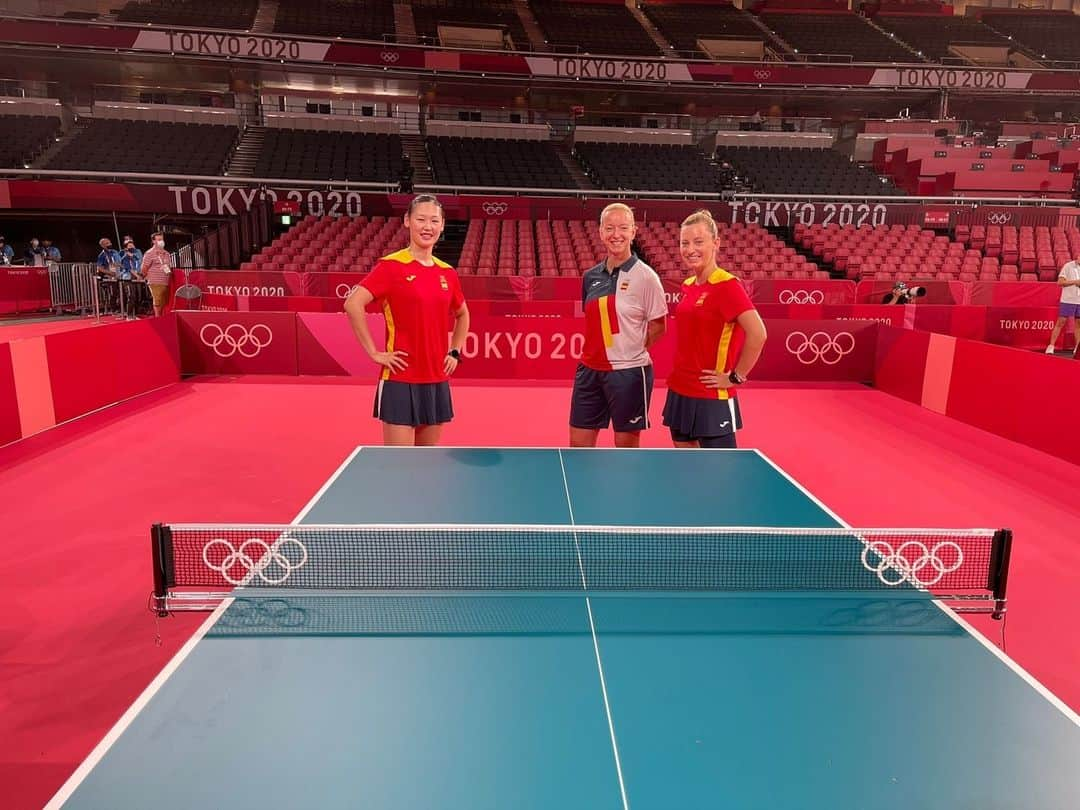 ガリア・ドボラクさんのインスタグラム写真 - (ガリア・ドボラクInstagram)「🏓 Primer día de entrenamiento en la pista de juego  #tokyo2020 #elcorazóndeespaña @coe_es @rfetm @mariaxiao @erdelyidesouza #tabletennis」7月20日 22時10分 - galiadvorak