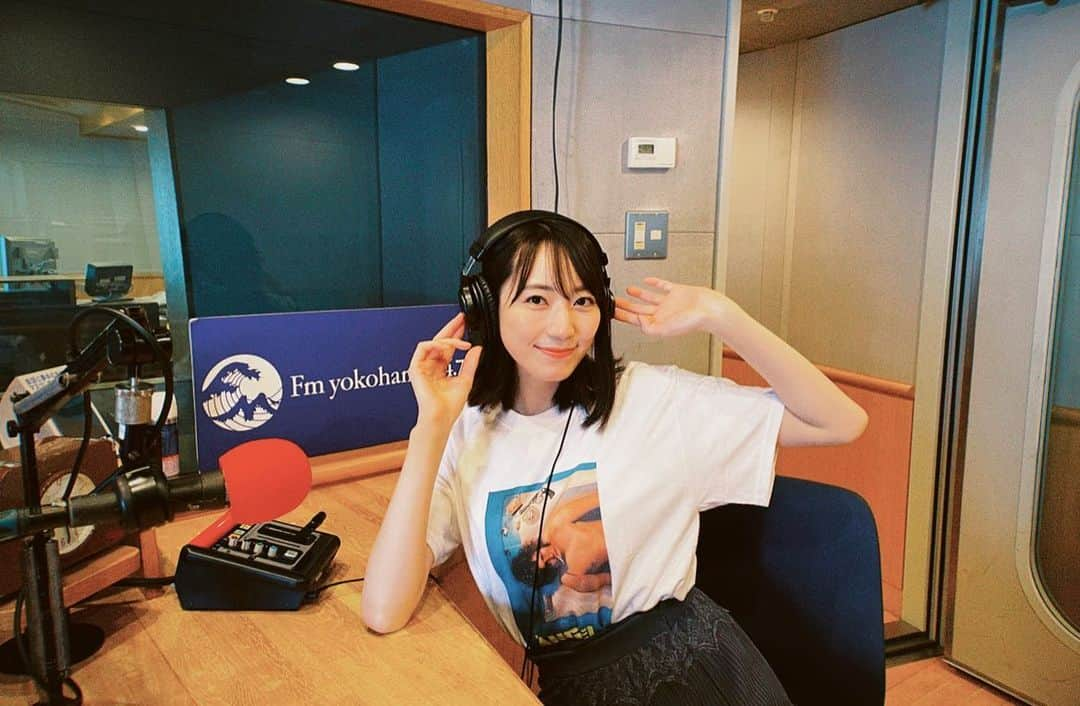 松井咲子さんのインスタグラム写真 - (松井咲子Instagram)「お留守番DJしてます📻  #fmyokohama #たまらなくAOR #AOR847 #radio #あなたのお耳の恋人 #このあと24時から #しっとりお届けします  #さきT #映画Tシャツ #movietee #movietshirt #elangel #永遠に僕のもの」7月20日 22時30分 - sakiko___official