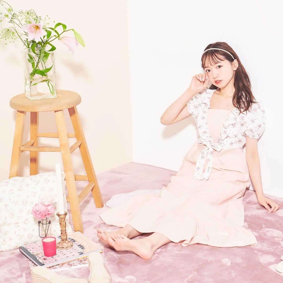 畑美紗起のインスタグラム：「biswebさんで短期連載していただいているので たくさんみてくださいっ！🥰💐  こうやって好きなことやりたいことが 形になると本当にうれしいです🌸🤍  そしてそれを自分のことのように喜んでくださる ファンの方がいらっしゃって幸せです🌈  本当にいつもありがとうございます☺︎  #bis #épine #ラストアイドル #畑美紗起 #ラスアイ #ラストアイドル2期生」