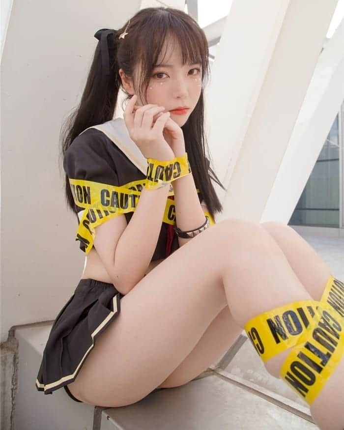 アジアンモデルのインスタグラム：「Caution! Dangerous criminal, thief of hearts! 😈 🔻Rate my asian collection🔻  🍓 @insta_fruits.png — instagram models gallery!  🔥 @asian_lolli.png — asian hot pics!  🍑 @loli.thread — cute and hot lolli!  💃🏻 @asianmodel.place — asian models community!  🎀 @xiao_garden — admin page 🎀」