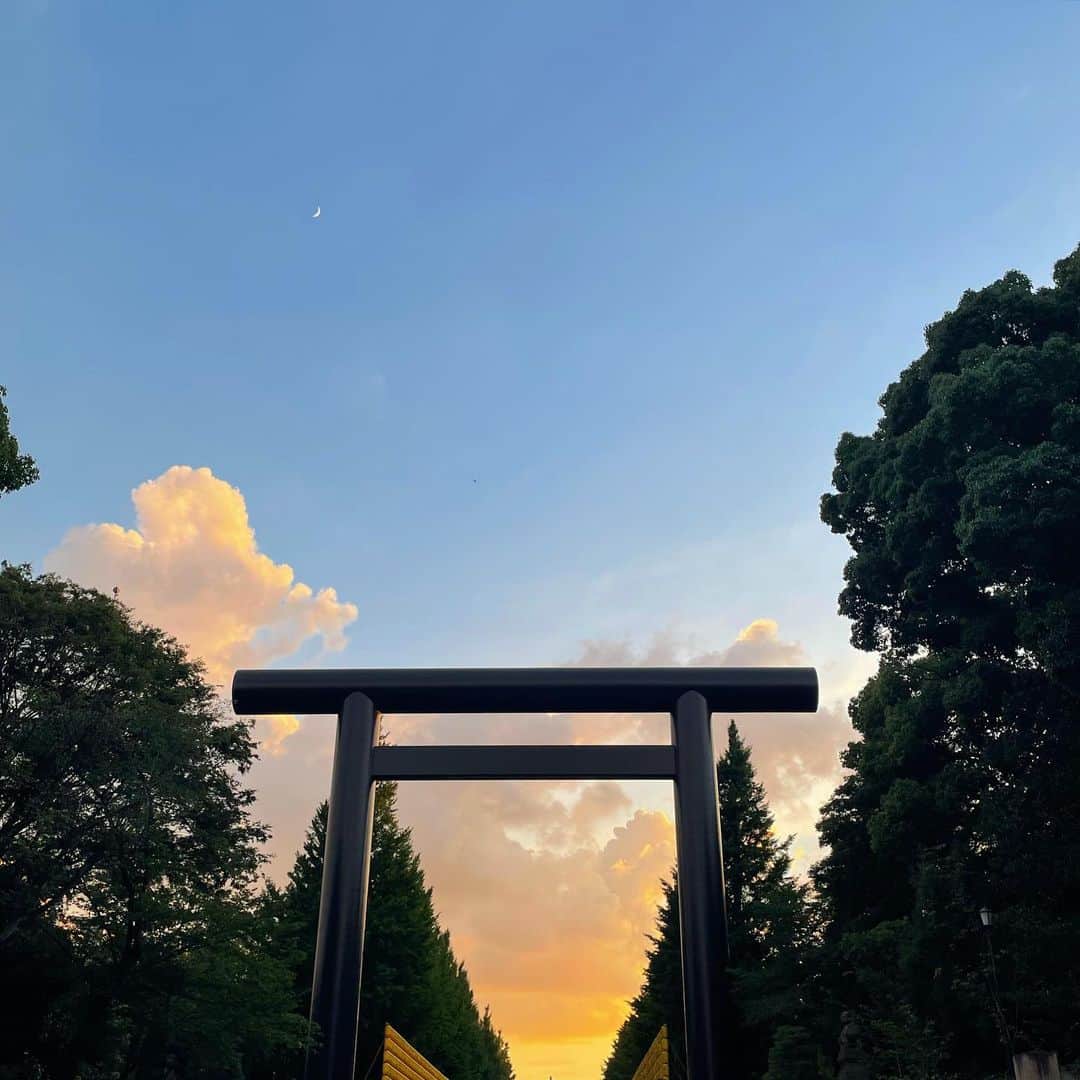 ソフィアのインスタグラム：「⛩☁️🌳」