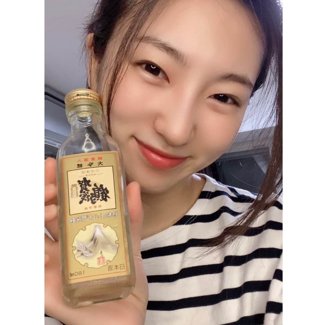 福井セリナさんのインスタグラム写真 - (福井セリナInstagram)「本日のお酒は #特製ゴールド賀茂鶴 🍶 桜の金箔が可愛すぎます。♡ 明日いい事ありそう〜🌿  #賀茂鶴 #日本酒 #清酒 #sake #japanesesake」7月20日 23時38分 - serinafukui__