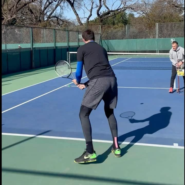 フアン・マルティン・デル・ポトロのインスタグラム：「Nuevas sesiones de entrenamiento , aumentando la intensidad poco a poco. 🔨🎾 . .  New training sessions, increasing the intensity.」