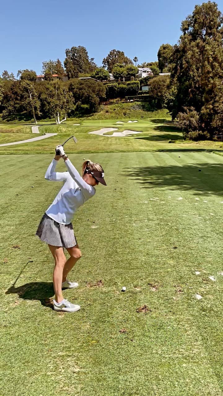アンナ・ローソンのインスタグラム：「@pxg #gen4 7 iron on line but lil short 😜 🕊」