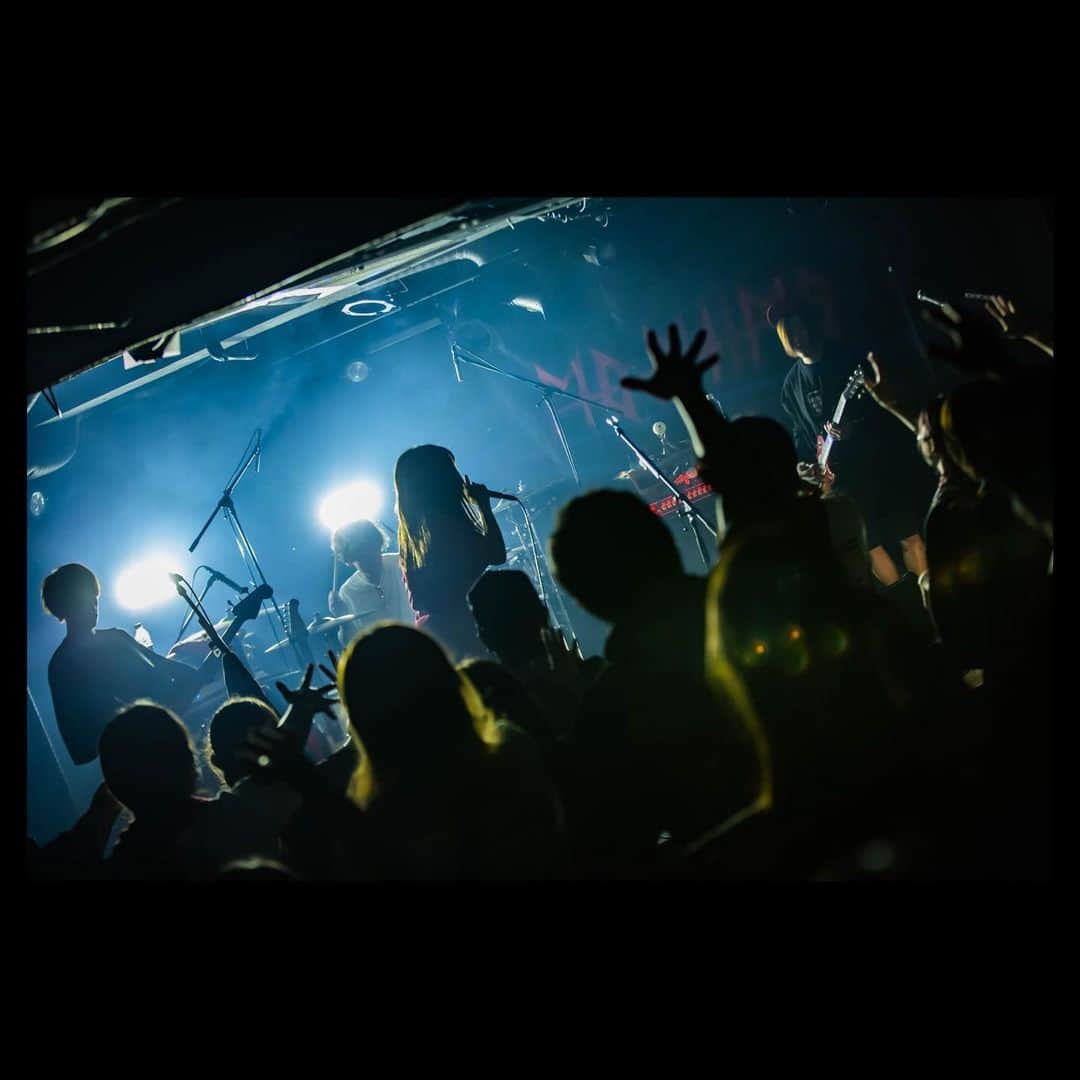 MOSHIMOさんのインスタグラム写真 - (MOSHIMOInstagram)「🎸2021.7.20 FUKUOKA🎸 THANK YOU!!  BARI BARI ROCK TOUR  -初夏 眠れる獅子を呼び覚ませ- Photo by @cielmitu」7月21日 14時39分 - moshimo_band