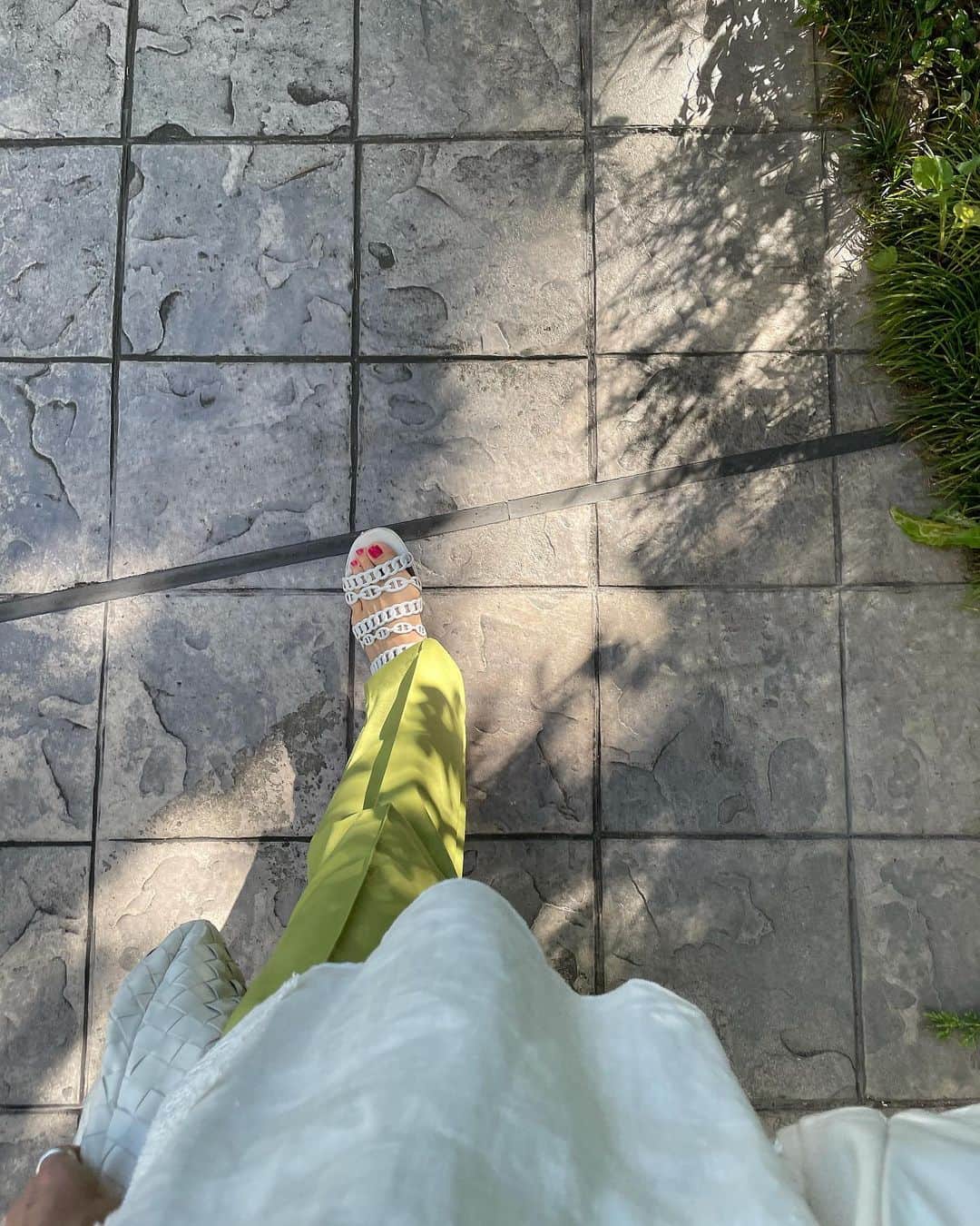 春名亜美さんのインスタグラム写真 - (春名亜美Instagram)「33度ですって。  汗が滝のように全身から流れても、 暑くて息がしづらくても、 この季節が最高です😌」7月21日 13時57分 - amiharunaami