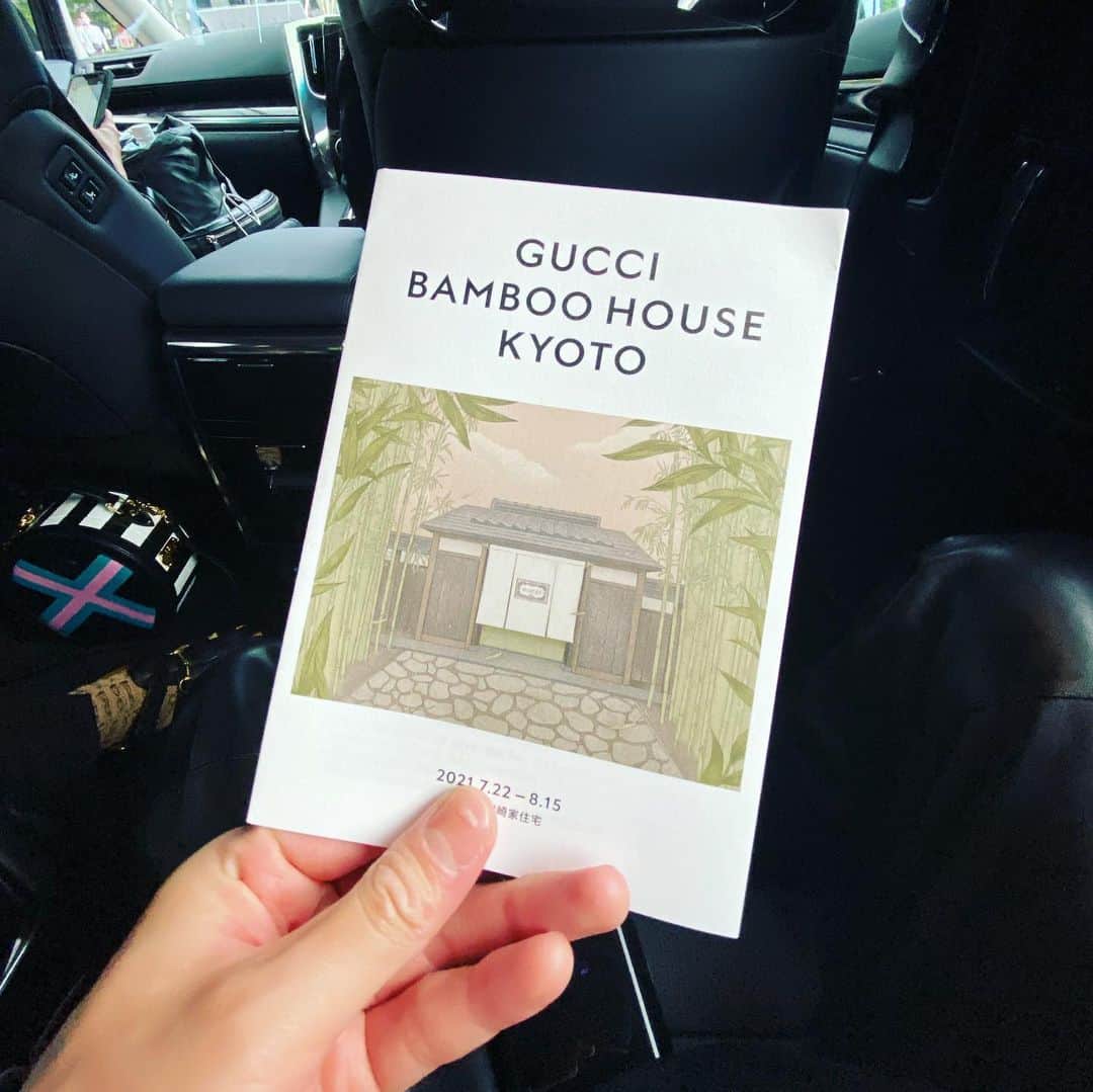 雅-MIYAVI-さんのインスタグラム写真 - (雅-MIYAVI-Instagram)「Gucci 100th anniversary night in Kyoto.  As the 100th anniversary, Not only looking back in the past 100 yrs, but also looking forward into the next 100 yrs with new imagination.   What a night.  これまでの１００年を振り返るだけではなく、これからの１００年を想像し「生命の再生」を祝う。  旧川崎邸のバンブーハウス、竹節庵、仁和寺での雨の演出(笑)、サヴォイクラブのネオン、デジタルフォレスト、全てが美しく圧巻な「ハッキング」  人と人が集う歓びと、そのパワーを強く感じた夜でした。  🙏🏻  @gucci #GucciKyoto #GucciInKyoto」7月21日 6時46分 - miyavi_ishihara
