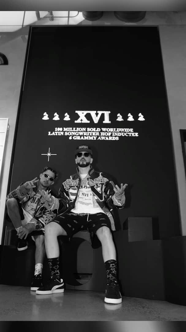ヤンデルのインスタグラム：「Gracias a los fanáticos por darse cita en @puma_nyc la pasamos brutal con todos ustedes! @Tainy @puma @yandel @neon16 #DYNASTYXVI #NewYork」