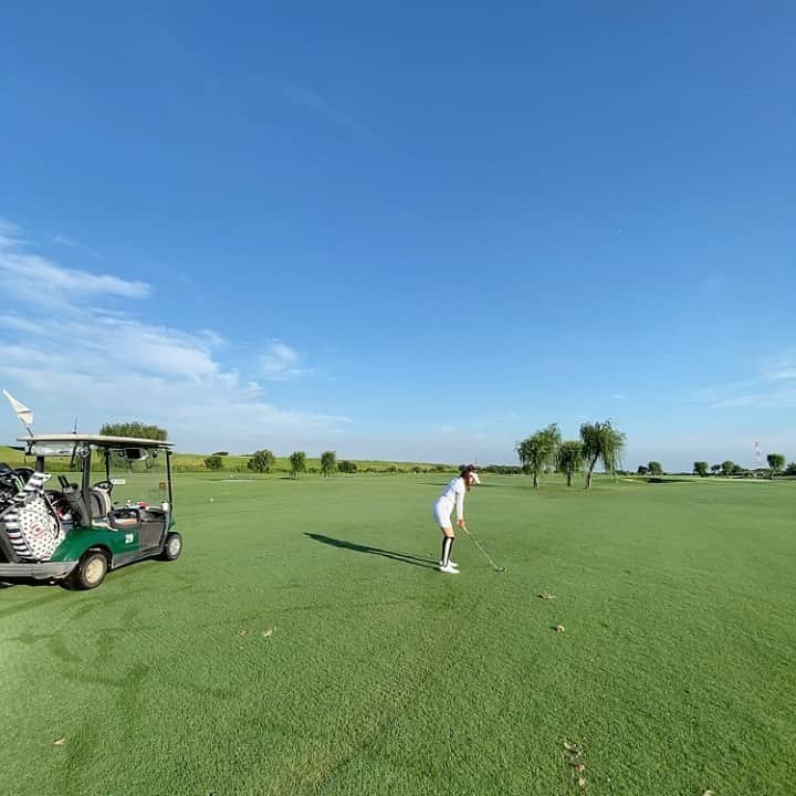 坂之下侑子のインスタグラム：「🏌🏼‍♀️⛳️☀️🤍」