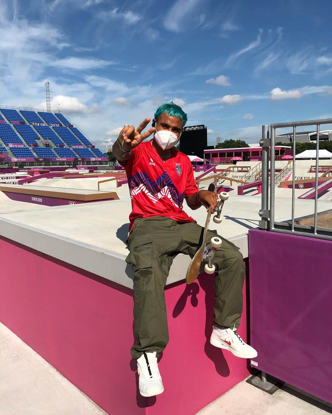 マニー・サンティアゴのインスタグラム：「It’s really happening, We at the OLYMPICS ❤️🛹🙈  Thank You Skateboarding. #EsPosible #EquipoPUR」