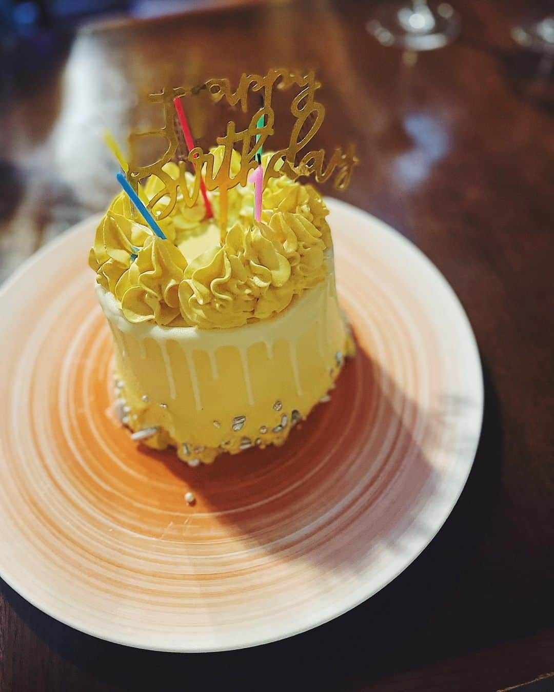 佐倉真衣さんのインスタグラム写真 - (佐倉真衣Instagram)「なんて可愛いケーキなのでしょう🎂🧡  . #birthdaycake  #熱中症気をつけてね #家の中でもなるからね #田中家はNクールを手に入れました」7月21日 10時54分 - maitanaka20