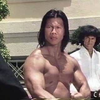 干場義雅さんのインスタグラム写真 - (干場義雅Instagram)「ご紹介しますね。ヤン・スエさんは、広東省出身で香港ボディビル・チャンピオンで、当地でボディビルの大会も主催していました。中国本土からの難民だったんですが、香港へは一人で海を泳いで来たそうです。映画『燃えよドラゴン』でボロ役を演じ、日本国外ではボロ・ヤンという通称でも知られています。僕は、ムキムキマンだと感じざるを得ません。宜しくお願い申し上げます。」7月21日 12時34分 - yoshimasa_hoshiba