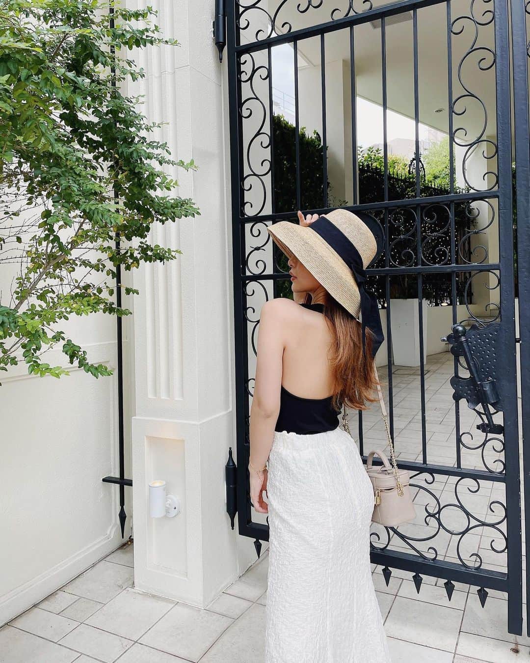 佐野友妃子さんのインスタグラム写真 - (佐野友妃子Instagram)「いつかのコーデ👒🤍 夏はサラッと履けるスカート推し♡  @sheer_flow」7月21日 12時56分 - yukikosano1111