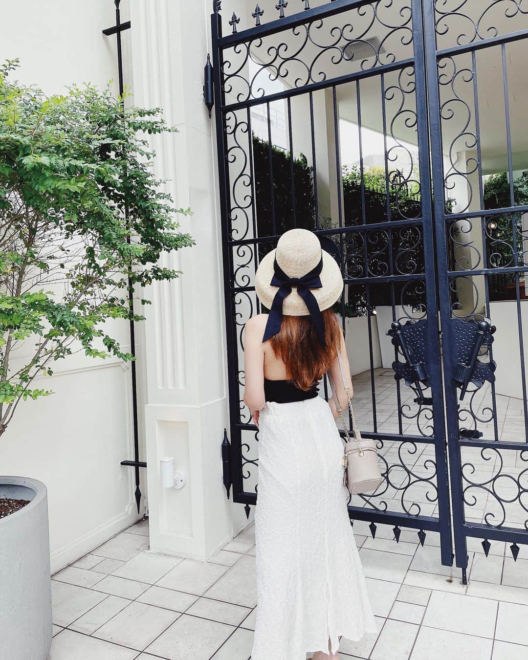 佐野友妃子さんのインスタグラム写真 - (佐野友妃子Instagram)「いつかのコーデ👒🤍 夏はサラッと履けるスカート推し♡  @sheer_flow」7月21日 12時56分 - yukikosano1111