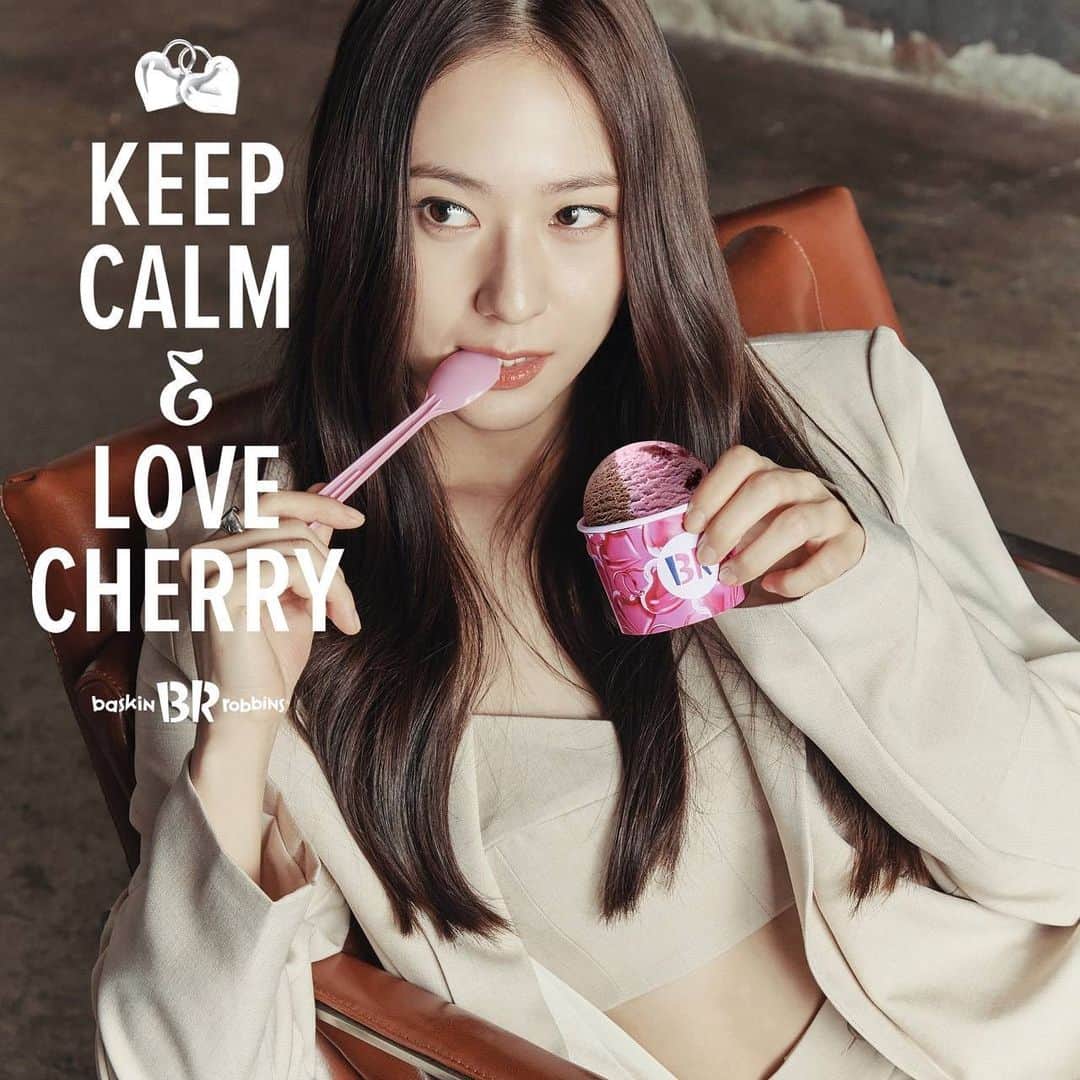クリスタルさんのインスタグラム写真 - (クリスタルInstagram)「keep calm & love cherry 🍒  @baskinrobbinskorea #체리초코쥬빌레 #ad」7月21日 13時03分 - vousmevoyez