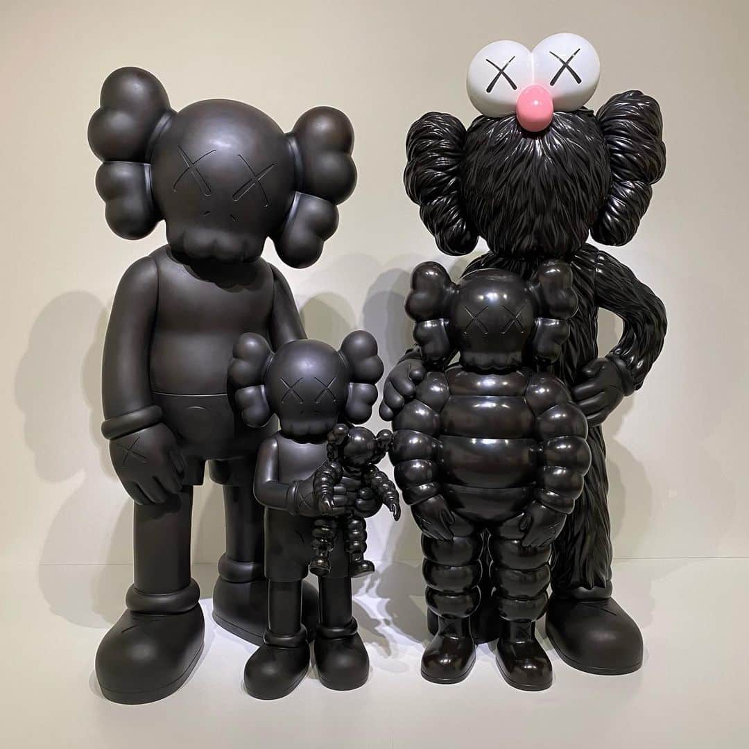 長谷川慎さんのインスタグラム写真 - (長谷川慎Instagram)「@kaws @kaws_tokyo_first  w/ @coinparkingdelivery_art」7月21日 13時03分 - makoto.hasegawa.official