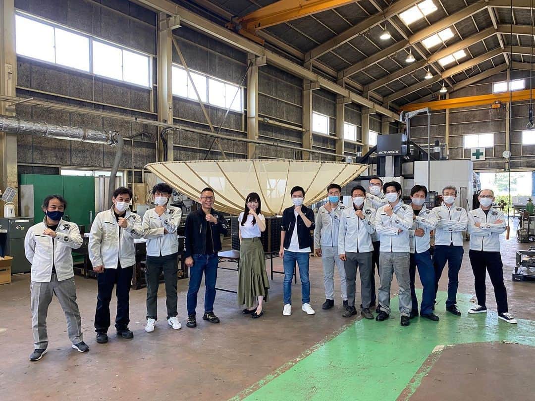 榎本麗美のインスタグラム：「🛰  J-SPARCナビゲーターとして  QPS研究所さん、九州電力さん、JAXAとの共創現場を取材させて頂きました✨  お忙しい中、皆さん熱く熱く対応して下さって、本当にありがとうございました！！  報道キャスター兼防災士の立場としても、 先日の豪雨の時に 「小型SAR衛星のデータが使えたら、どんなに良いか！！」とずっと思っていました。 早く私達も気軽に使えるようになって欲しい、期待の共創です🛰  YouTubeはこちら🌟 ↓ https://youtu.be/lbmopLomNEg  #個人的には #QPS研究所さんの傘のように広がるアンテナの大きさが体感出来て大興奮 #広報さんがすっごく素敵な方なので再会出来て嬉しかったです #憧れ #お土産に頂いたいちご大福が史上最強に美味しかったです」