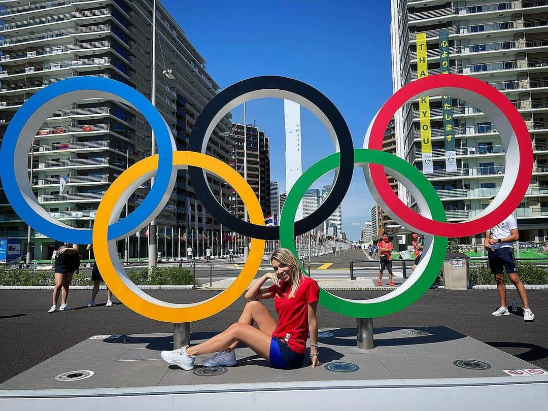 ベルナデッテ・スッチさんのインスタグラム写真 - (ベルナデッテ・スッチInstagram)「TOKYO 2️⃣0️⃣2️⃣1️⃣🎌 . . #village #olympic #olympicvillage #olympicrings #beyou #beyourself #sport #sportlife #peakromania #tabletennis #🎌 #🇷🇴 #❤️」7月21日 14時53分 - szocsbernadettecynthia