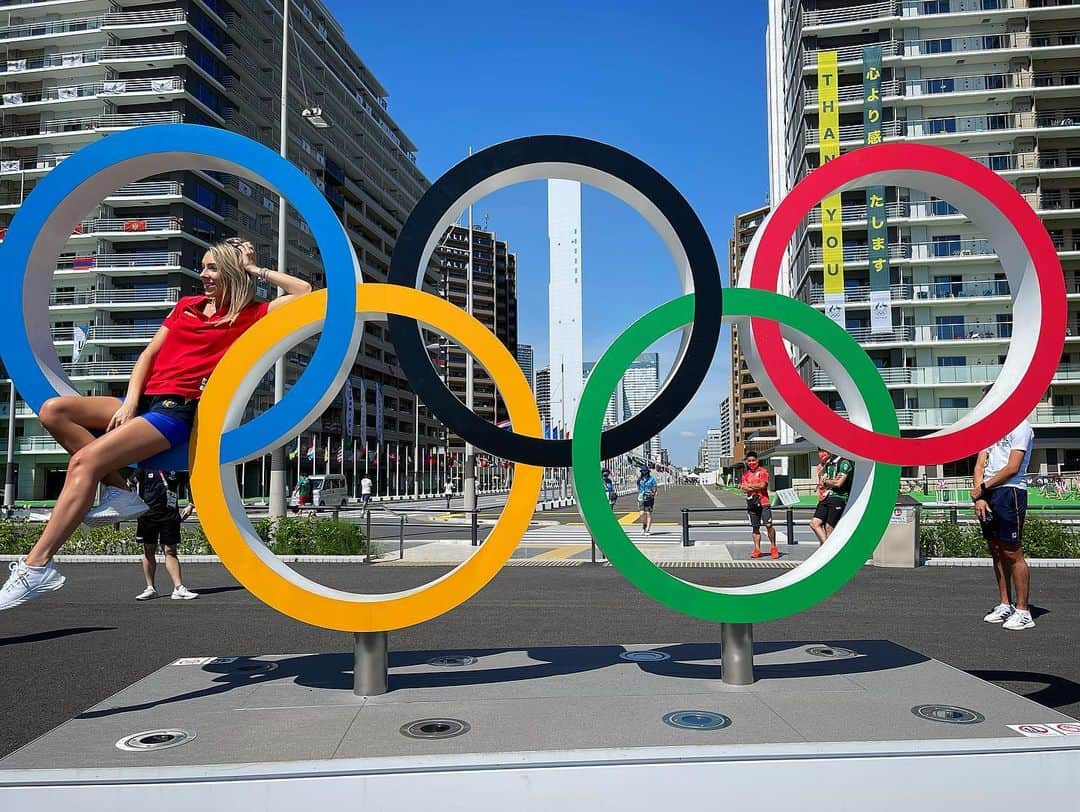 ベルナデッテ・スッチさんのインスタグラム写真 - (ベルナデッテ・スッチInstagram)「TOKYO 2️⃣0️⃣2️⃣1️⃣🎌 . . #village #olympic #olympicvillage #olympicrings #beyou #beyourself #sport #sportlife #peakromania #tabletennis #🎌 #🇷🇴 #❤️」7月21日 14時53分 - szocsbernadettecynthia