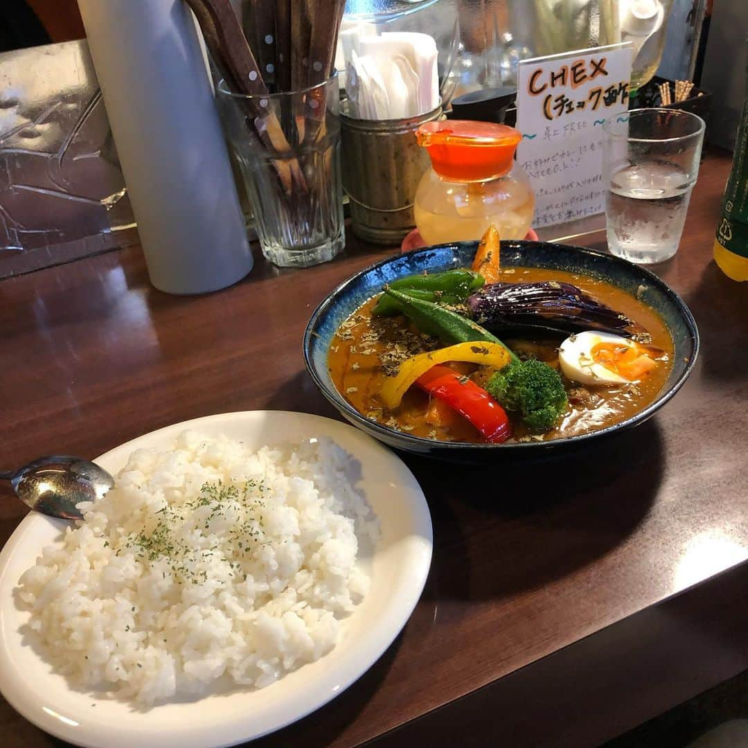 B JIRUSHI YOSHIDAさんのインスタグラム写真 - (B JIRUSHI YOSHIDAInstagram)「【代官山LUNCH番外編】 【店名】ニューチェック(間借りカレー店　火曜、水曜日のみ営業) 【メニュー】チキン野菜カレー 【PRICE】¥1.200- 【一言】本日も好評開催中のBeams P lanetsの POPUPで高円寺にいるので火曜と水曜日のみ営業の間借りカレー店があると聞き休憩時間に高円寺駅方面へ。こちらもwhimsical店主のオススメのお店でかなり美味でした。  本日の高円寺は気温は高いですが気持ち良く風か抜けて幾分過ごし易い気候となっています。 POPUPは今週末まで開催していますので是非お越しください。  Pop-up SHOP . . BEAMS Planets Popup Shop Koenji at whimsical . . Day:2021.07.16(fri)-07.25(sun) . Open:12:00-20:00 高円寺 whimsicalでPOPUPが本日よりスタートしてます。 @whimsical.koenji . @tsunokawafarm . @beamsplanets . #beamsplanets #beams  #ビームス #ビームスプラネッツ  #高円寺  #B印ランチ #代官山ランチ #代官山LUNCH」7月21日 15時14分 - bjirushiyoshida