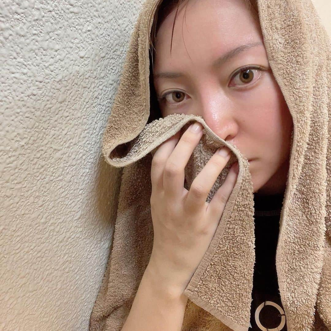 加藤綾菜さんのインスタグラム写真 - (加藤綾菜Instagram)「お仕事以外はお出かけ出来ないので❗️  仕事後にトレーニング😊🤝 @positivelinkstudio(ジム) @ruirui.fitness 先生ありがとう❗️ からの密を避けて予約したプールで１５分泳いできました❣️  今から連載している週刊女性さんの対談です🥳  皆さん水分補給忘れずに❗️」7月21日 16時07分 - katoayana0412