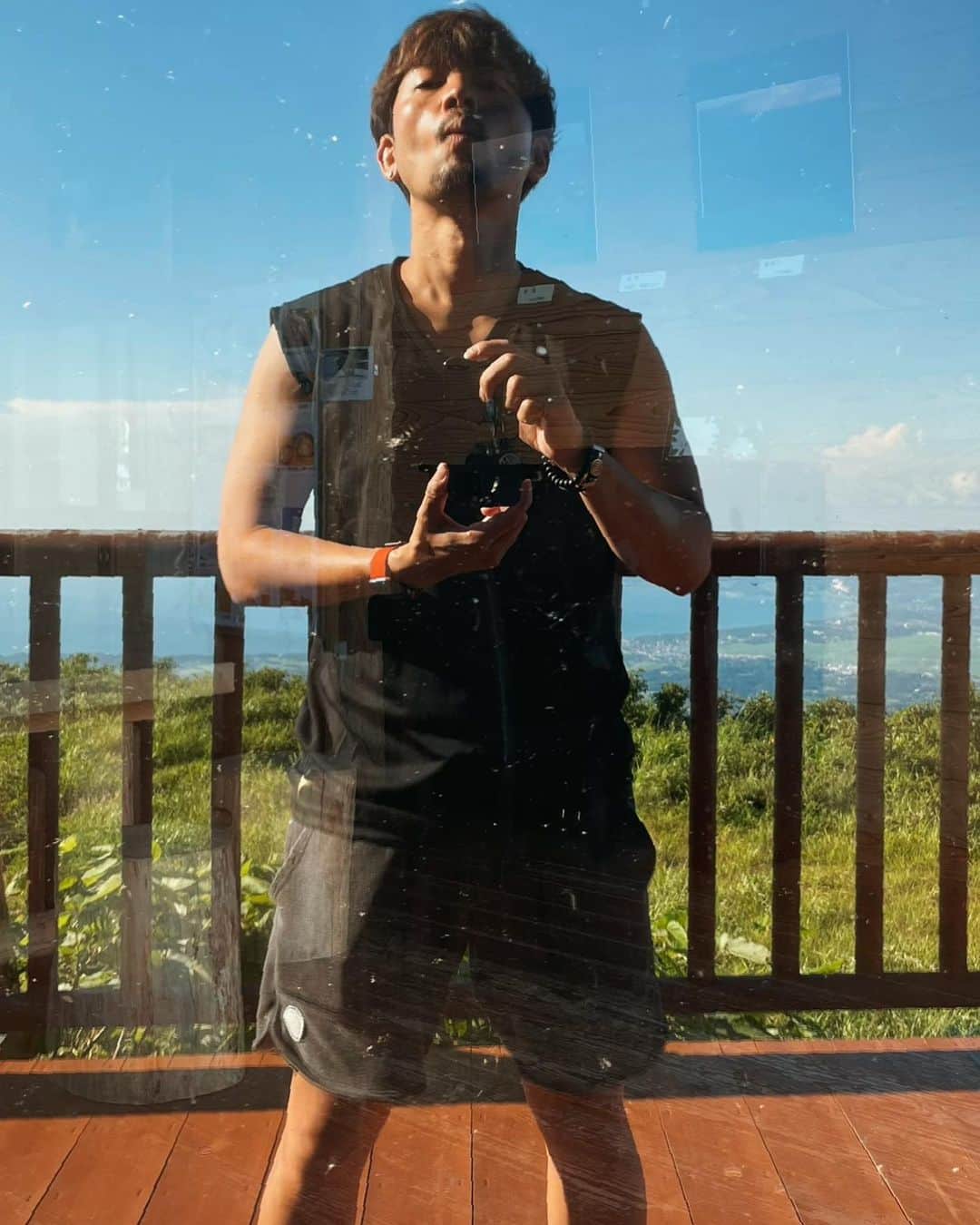 小柳津林太郎さんのインスタグラム写真 - (小柳津林太郎Instagram)「Sadogashima Part. 2 "The Mountain View"  佐渡島パート2。車で白雲台というところまでいったのですが、雲との距離がめちゃ近かった。夏の佐渡は海も山も楽しめて、人もそんなに多くないからオススメです！  #佐渡島 #新潟 #白雲台 #佐渡市 #山 #ドライブ #日光浴 #夏 #トレッキング」7月21日 18時32分 - rinsta_gram1002