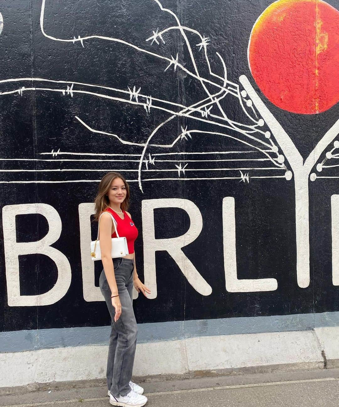 サクラ・キルシュさんのインスタグラム写真 - (サクラ・キルシュInstagram)「Berlin wall  . ベルリンの壁、とっても心に残りました . #berlin #berlincity #berlinermauer #mauerberlin #berlinberlin #berlinberlin #berlinvibes #berlin2021 #mauer #ootd #ootdfashion #ootdstyle #instagood #instagram #insta」7月21日 18時46分 - sakura_kirsch