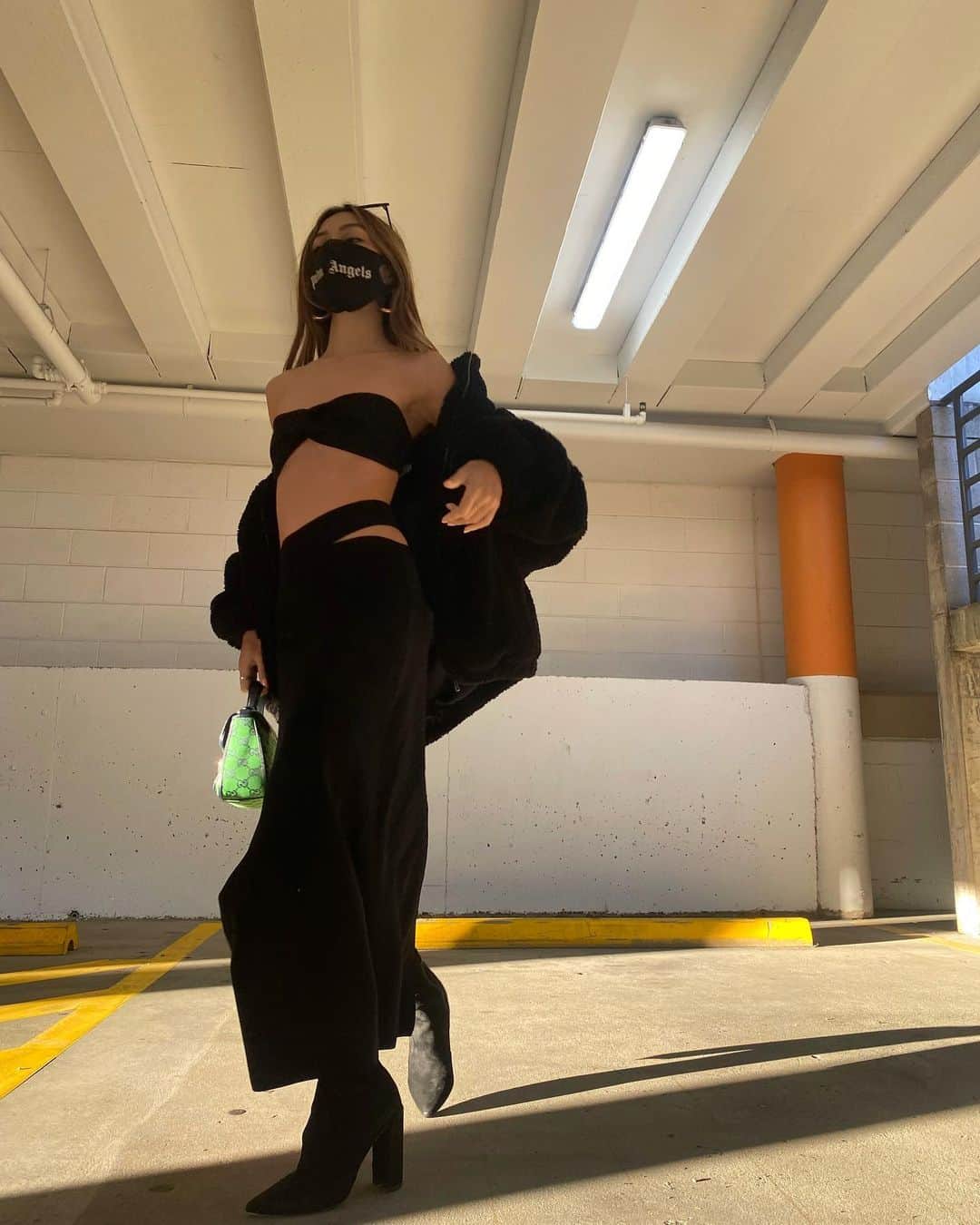 リリーマイマックのインスタグラム：「Grocery run outfit @revolve @itsnbd @michaelcostellorevolve (I miss human interaction 🥲)」