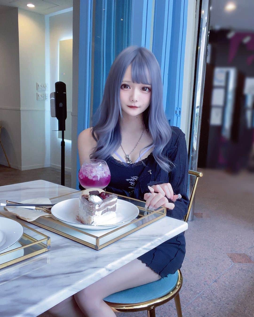 あめはねむいのインスタグラム：「今月もかわいい頭にしてもらいました 色落ちめっちゃ綺麗なグレー😮‍💨　神😮‍💨」