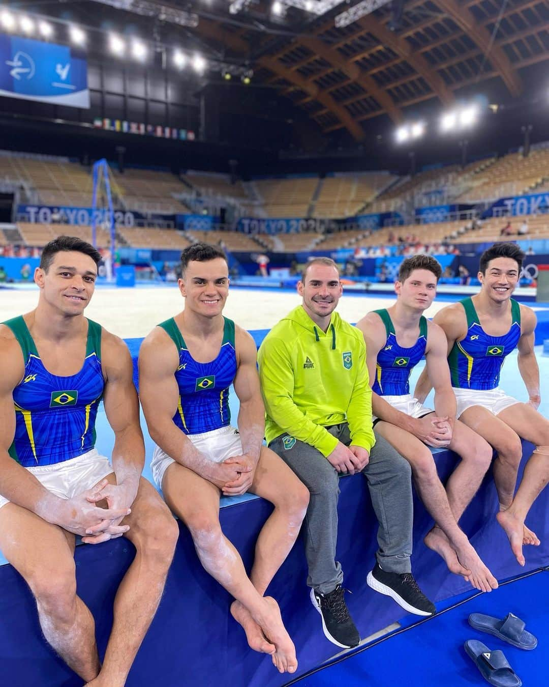 アルトゥール・オヤカワ・マリアノさんのインスタグラム写真 - (アルトゥール・オヤカワ・マリアノInstagram)「Podium Training ✅  Vamo que vamo time 🇧🇷  … #timebrasil #gymnastics #fig #gym #tokyo #2020 #oly #strongtogether」7月21日 19時25分 - arthurnory