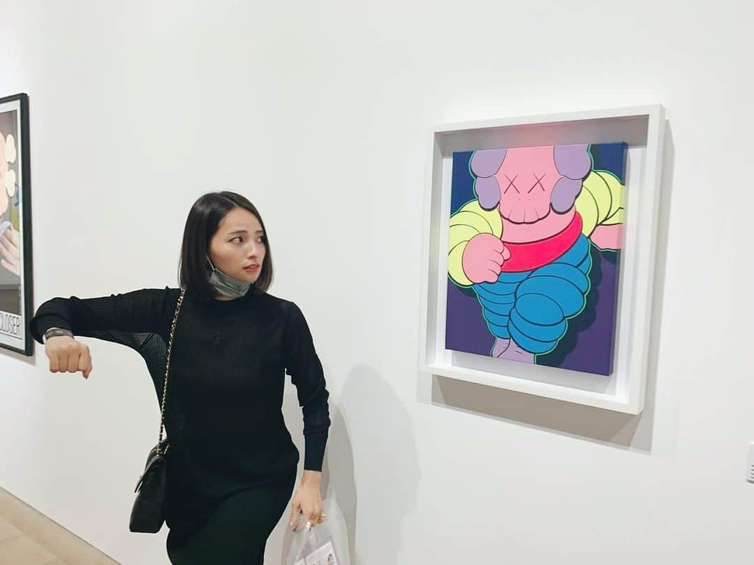 水崎綾女さんのインスタグラム写真 - (水崎綾女Instagram)「モノマネしがちな人。  #kaws #kawstokyofirst  #Duo #cleansing #photo #photography  @kaws  @kaws_tokyo_first  @duo_cosme」7月21日 20時02分 - misakiayame