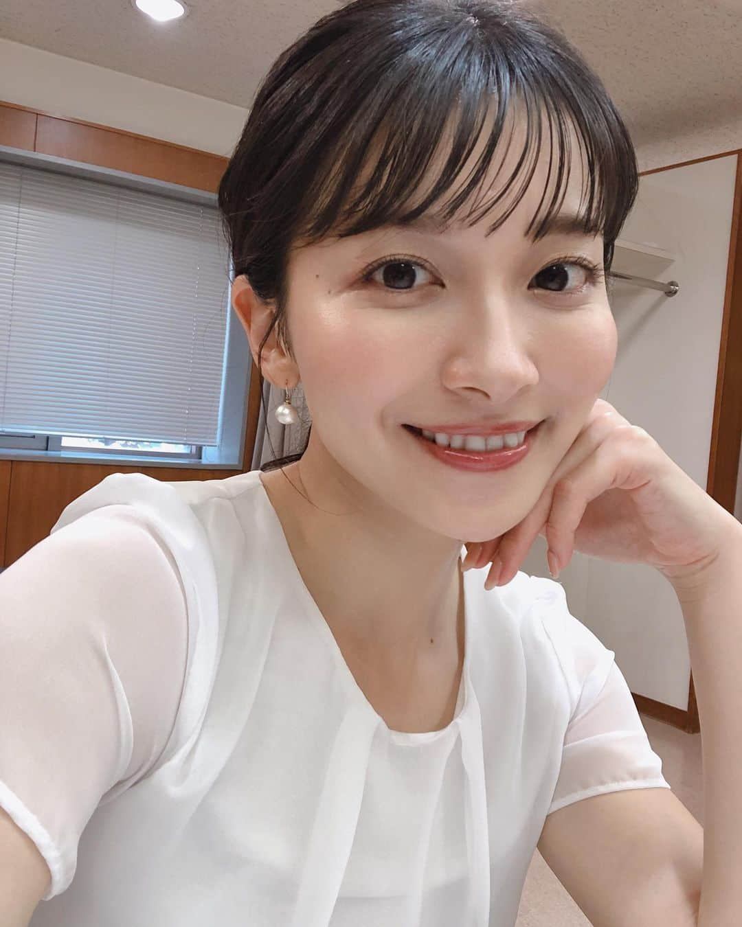 山本里菜さんのインスタグラム写真 - (山本里菜Instagram)「. 先日とっても楽しい収録がありました😆 またお知らせ致します！！🌻 楽しかったなぁ❤️  オリンピック競技、始まりましたね💪 なでしこジャパン頑張れ〜🇯🇵⚽️ TBS系列で見られますよ😊  #収録　#楽しかった　#るんるん　#メイク　#山本里菜」7月21日 20時16分 - rinayamamoto_0622