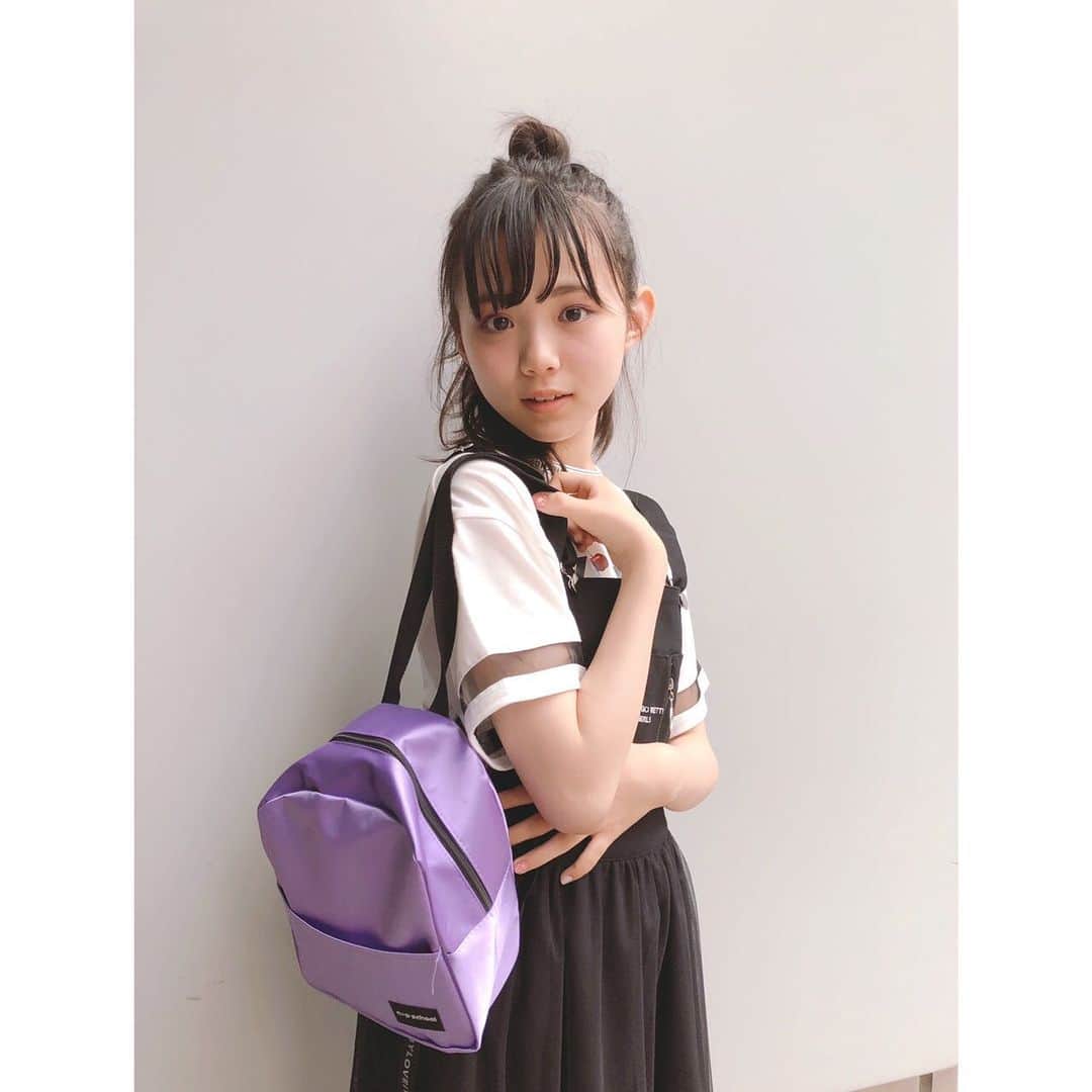 ニコ☆プチのインスタグラム：「フタバのふろくの使い方🌱 8月号は、ちゃお×ニコ☆プチのコラボコミックも入ってるよ🌟 本だって楽々入っちゃう👌🏻 . .  ＊＊＊＊＊＊ 8月号のふろくは超豪華💜 ①ニコ☆プチスクールのリュック ②ちゃお×ニコ☆プチスペシャルコラボのコミック フタバはリュックに本やコミックを入れて図書館や公園で読書するよ📚 本を入れるのにちょうどいいサイズがうれしい♪ ＊＊＊＊＊＊ . .  #ニコプチ #ニコプチふろく #プチモのふろくの使い方  #ニコプチふろくのある生活  #ニコプチスクール #ふろく #小松崎ふたば」