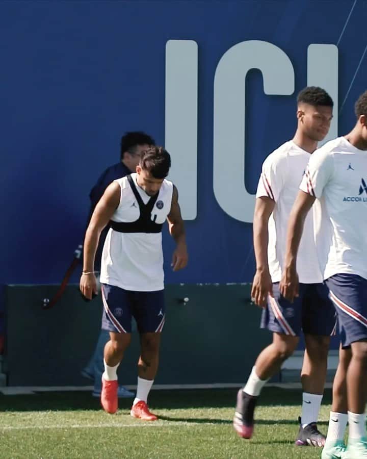 ファン・ベルナトのインスタグラム：「Cada vez mas cerca⚽️💪🏽 🎥: @tomap95」
