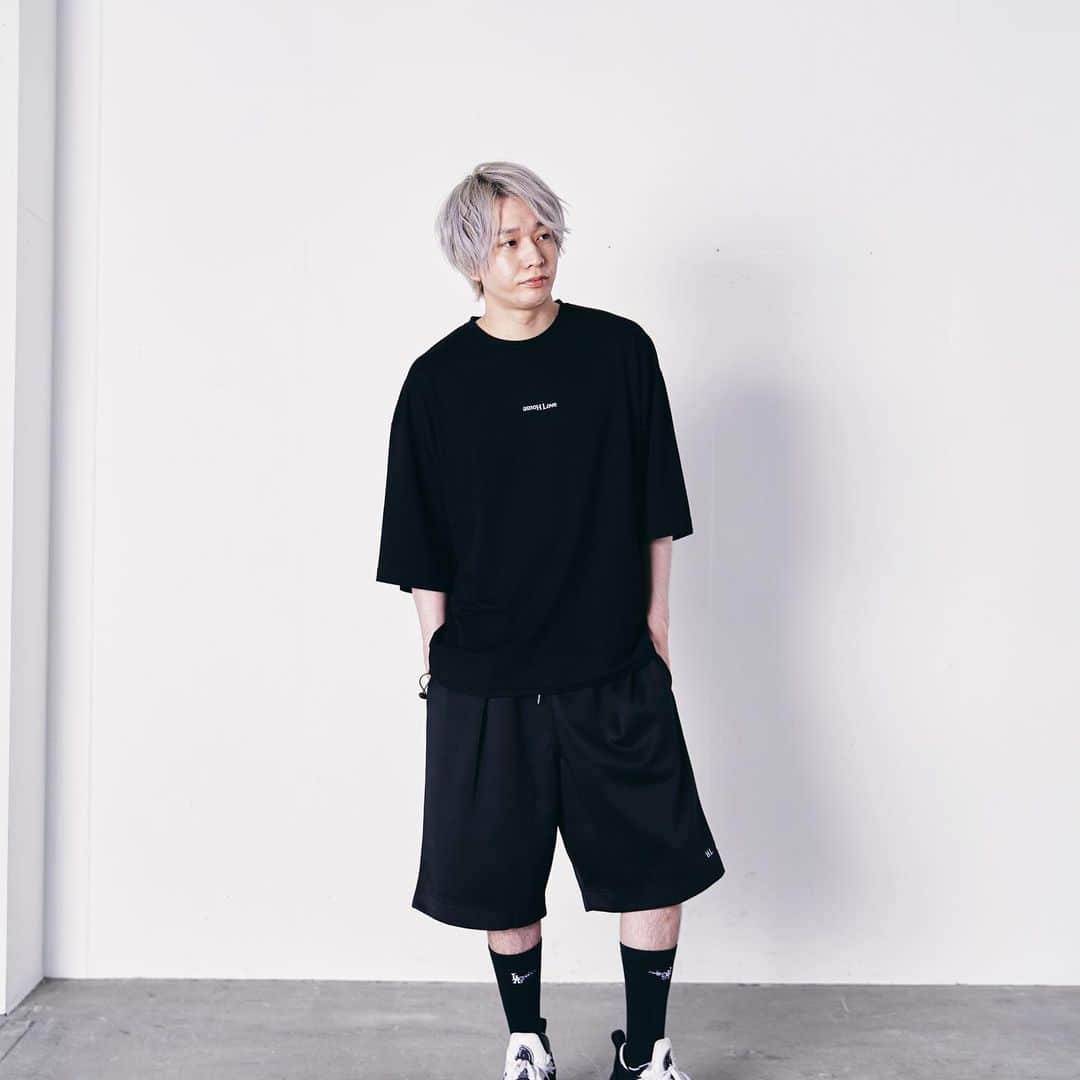 カイトのインスタグラム：「匂わせに匂わせてましたがついに出ました。 こだわった部屋着です。 よろしくお願いします。  ▼アイテム紹介ページ https://zozo.jp/search/?p_tpcsid=1490675  ▼Tシャツ販売ページ https://zozo.jp/shop/interfactory/goods/57826315/  ▼パンツ販売ページ https://zozo.jp/shop/interfactory/goods/57826327/」