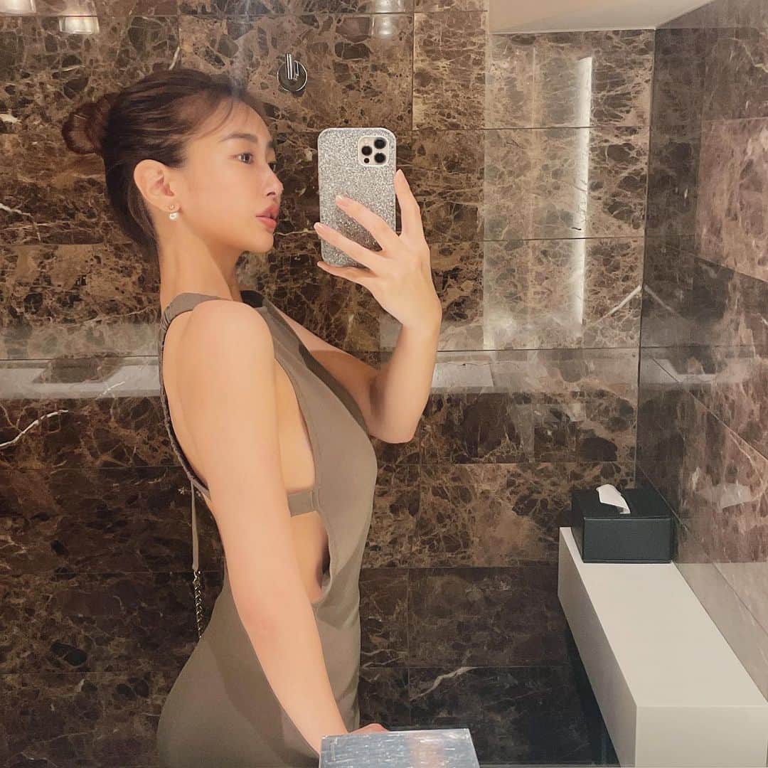 佐野友妃子さんのインスタグラム写真 - (佐野友妃子Instagram)「真っ青な空がゆっくりとオレンジ色に染まり1日の終わりを美しさで満たしてくれる夕日🌇🗼🤍  . 夏の夜ってだからスキ🌙✨」7月21日 22時09分 - yukikosano1111