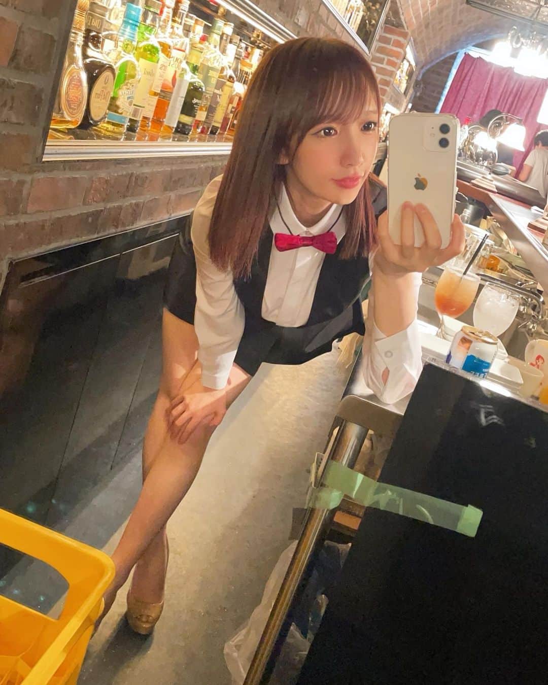 清水あいりさんのインスタグラム写真 - (清水あいりInstagram)「「お客様、何飲まれますか…？」 【EX MAX！Special】様 Vol.162📖の撮影で バーテンダーになりました🍷🍸🙈💓」7月22日 0時38分 - shimizuairi