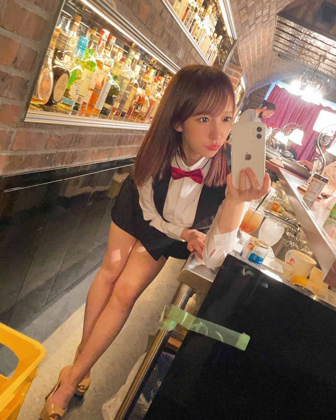 清水あいりさんのインスタグラム写真 - (清水あいりInstagram)「「お客様、何飲まれますか…？」 【EX MAX！Special】様 Vol.162📖の撮影で バーテンダーになりました🍷🍸🙈💓」7月22日 0時38分 - shimizuairi