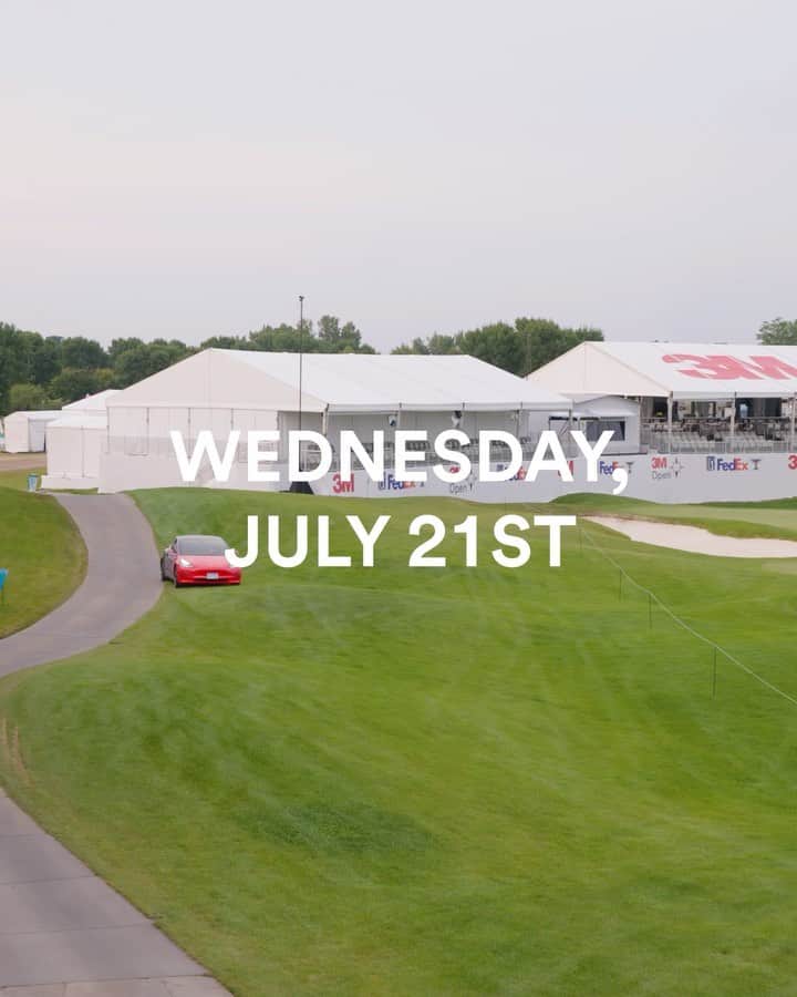 ジョシュ・デュアメルのインスタグラム：「WE ARE BACK BABY. I’m at the @3MOpen taking a closer look at how @3M is helping us all return to play! By the way, just like I have no idea where I’m supposed to park, I bet you had no idea this Telsa was wrapped in 3M Wrap Films. Express yourself… but park where you’re allowed to! Science rocks! (link in bio) #golfthatmatters」
