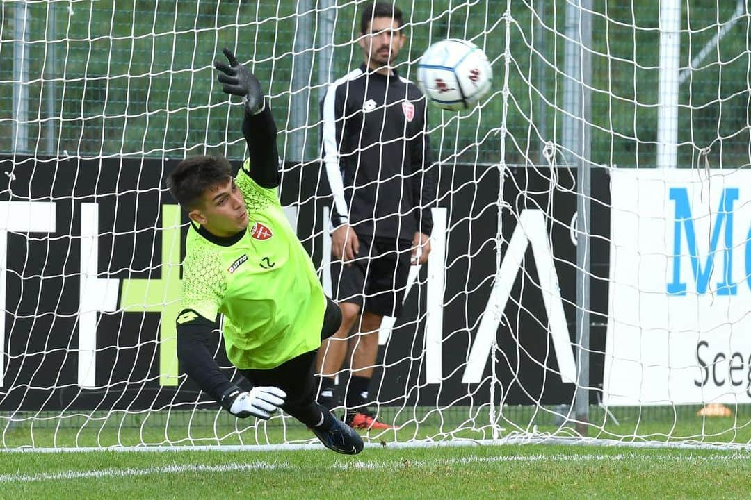 ダニエレ・ソンマリーヴァのインスタグラム：「Keep pushing ⚽️👋🏽 @acmonza」