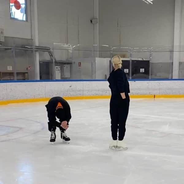 キーラ・コルピのインスタグラム：「⛸❗️  @lumikuningatarfi  @lasselipponen @reijaware  #tuomaskantelinen #lumikuningatarfi」